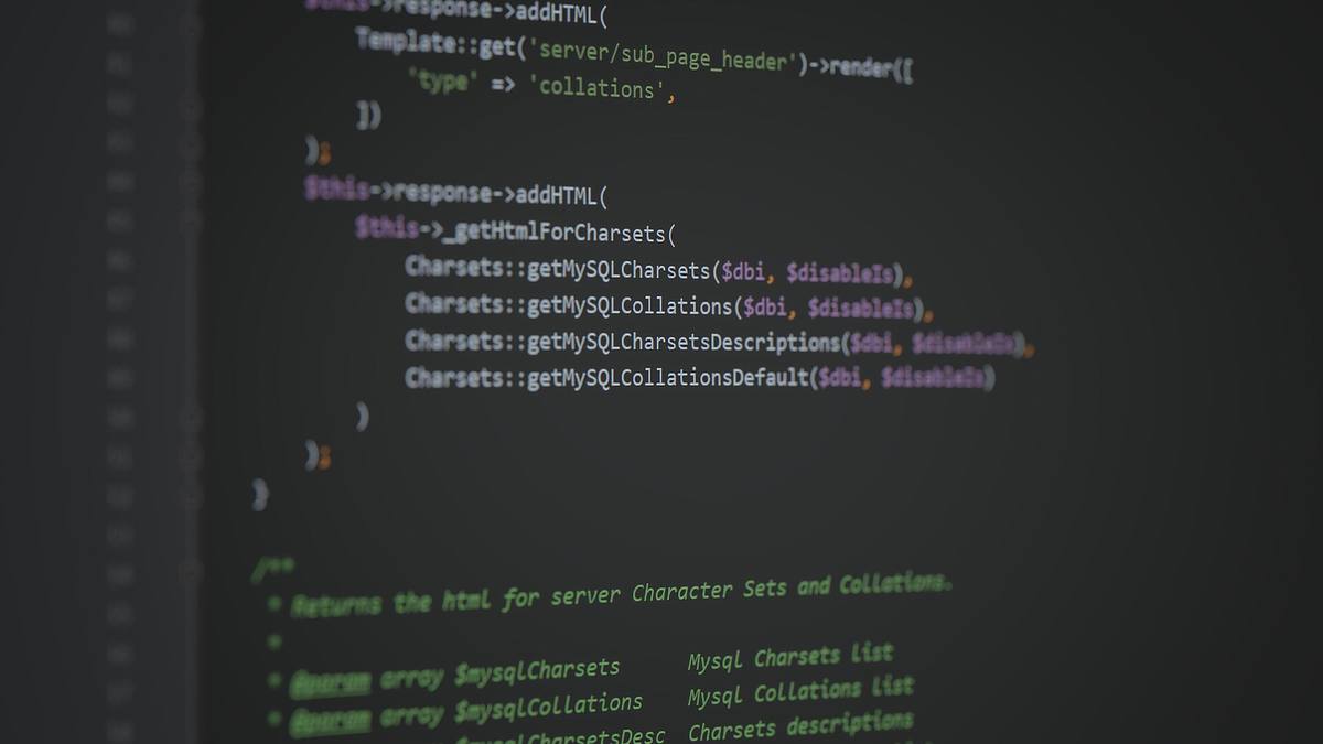 Zdrojový kód v jazyce PHP v tmavém editoru